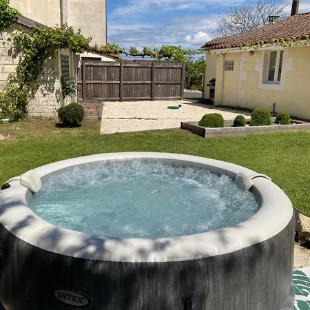 Adorable 1 Bed With Stunning Outside Space